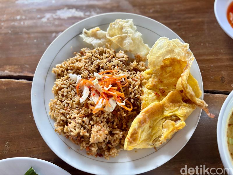 Sedapnya Makan Siang dengan Soto Betawi dan Nasgor Kambing Legendaris di Jaksel