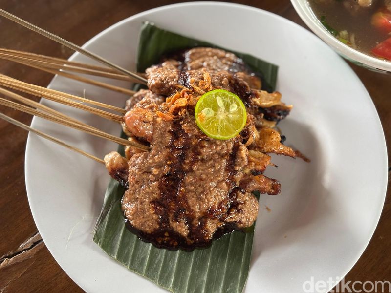 Sedapnya Makan Siang dengan Soto Betawi dan Nasgor Kambing Legendaris di Jaksel