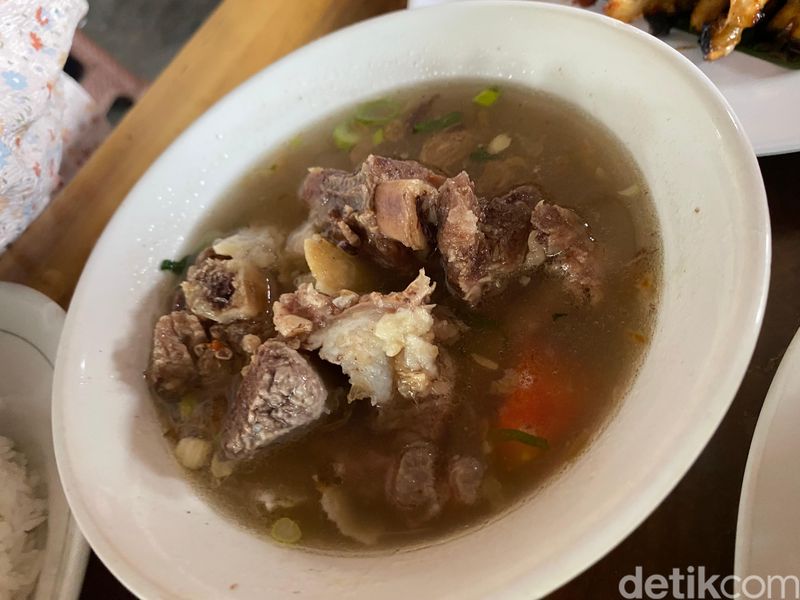 Sedapnya Makan Siang dengan Soto Betawi dan Nasgor Kambing Legendaris di Jaksel