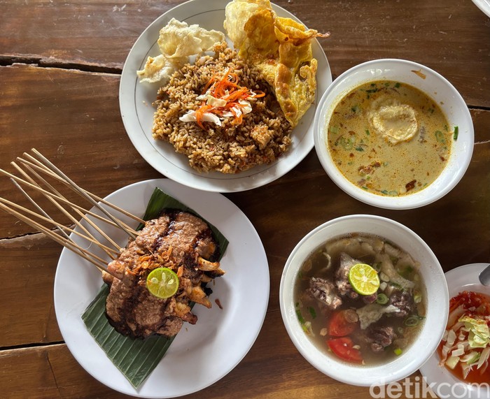 Sedapnya Makan Siang dengan Soto Betawi dan Nasgor Kambing Legendaris di Jaksel