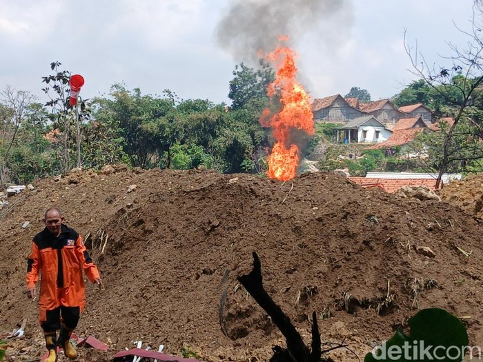 Sumur minyak di Blora yang terbakar, Jumat (22/8/2025).