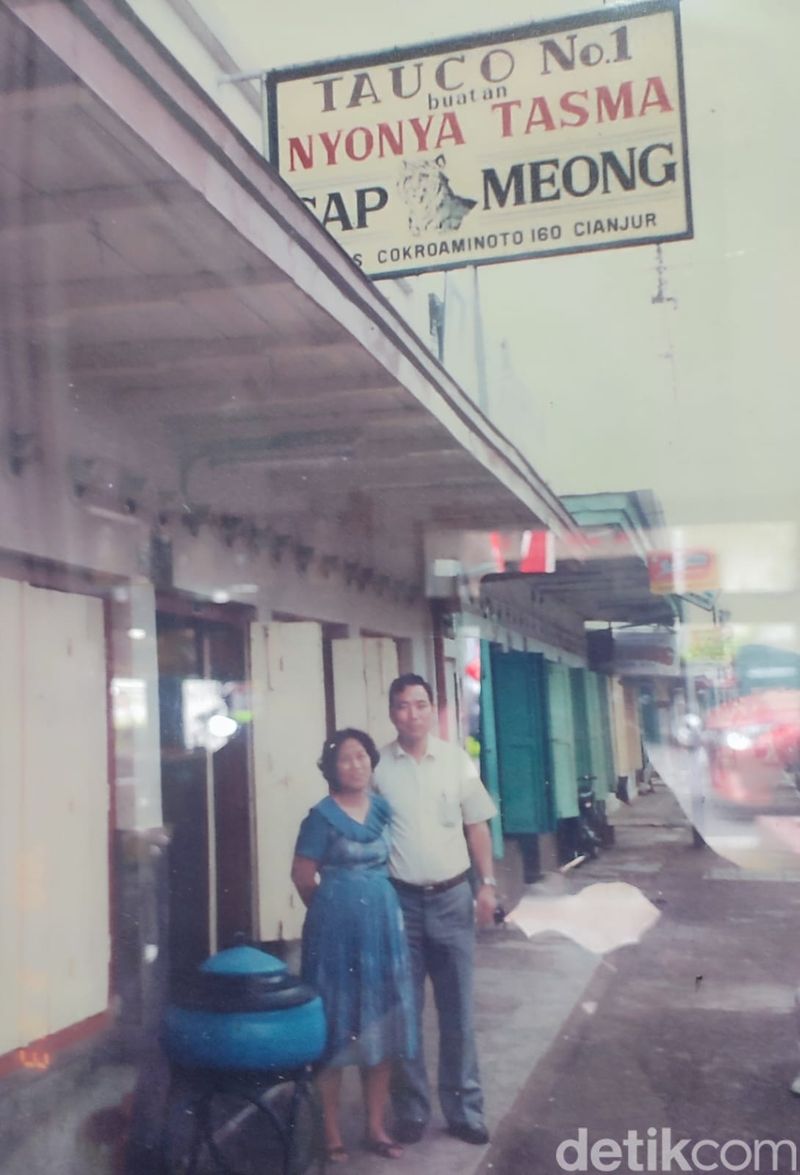 Generasi penerus tauco Cap Meong. Foto: Sudrajat