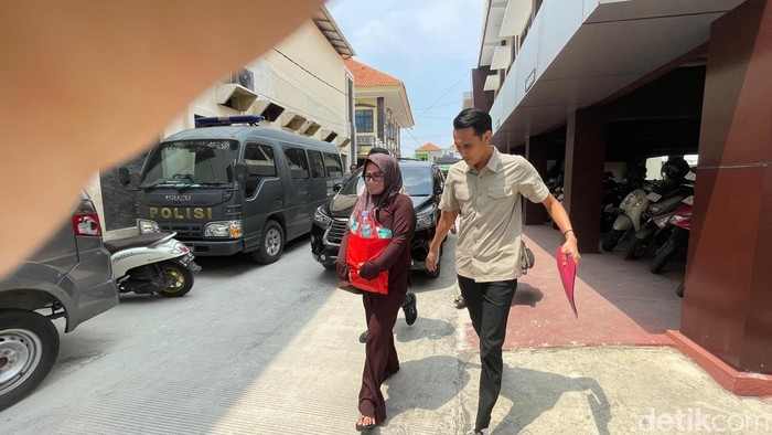 Terlapor arisan bodong di Lamongan akhirnya dijemput polisi usai 2 kali mangkir saat dipanggil.
