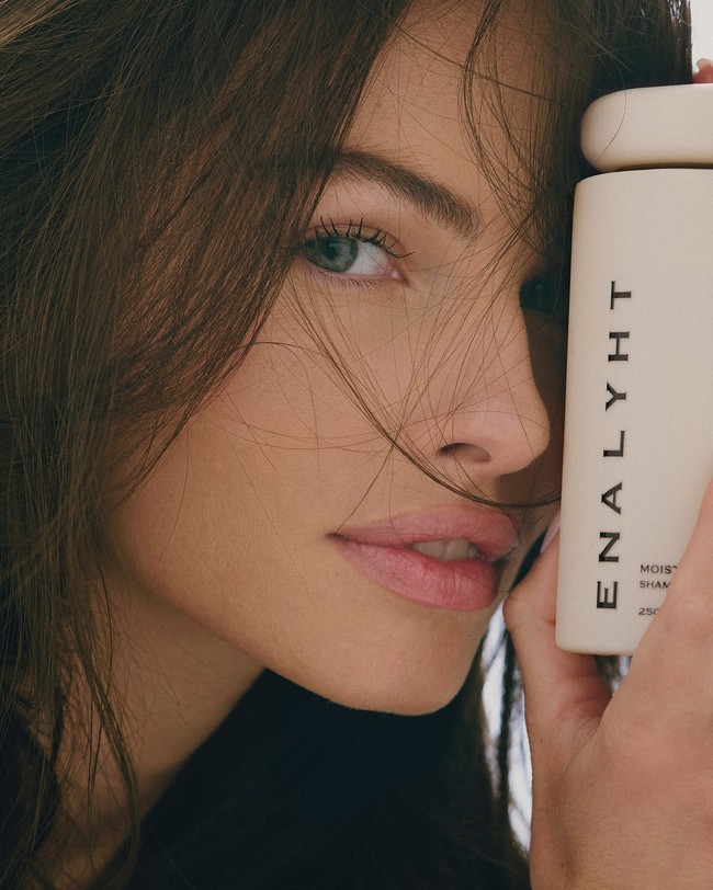 Mengenai julukan itu sendiri, Thylane tetap rendah hati. “Bahkan sampai hari ini, orang-orang masih berkata, ‘Kamu gadis tercantik’, dan aku menjawab, ‘Tidak, aku masih bukan gadis tercantik, aku hanya manusia biasa, seorang remaja,” ujarnya kepada Telegraph pada 2018. Foto: Instagram Thylane Blondeau