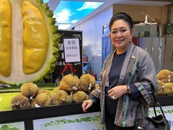 Gaya Titiek Soeharto Padu Padan Outer Bernuansa Etnik Dengan Tas Ratusan Juta