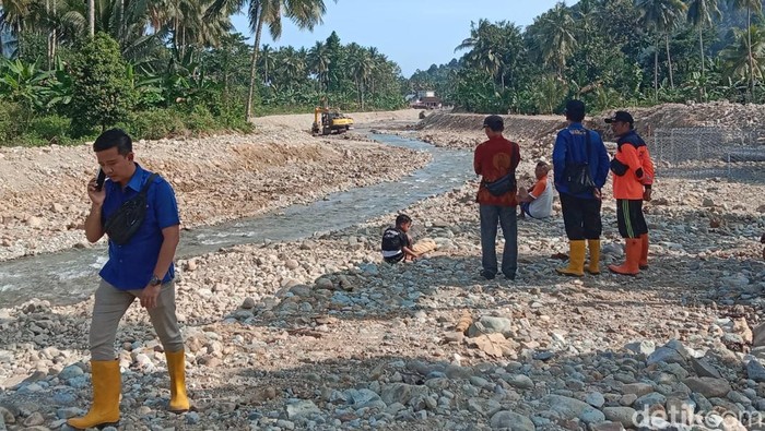 Titik lokasi dilakukan normalisasi.