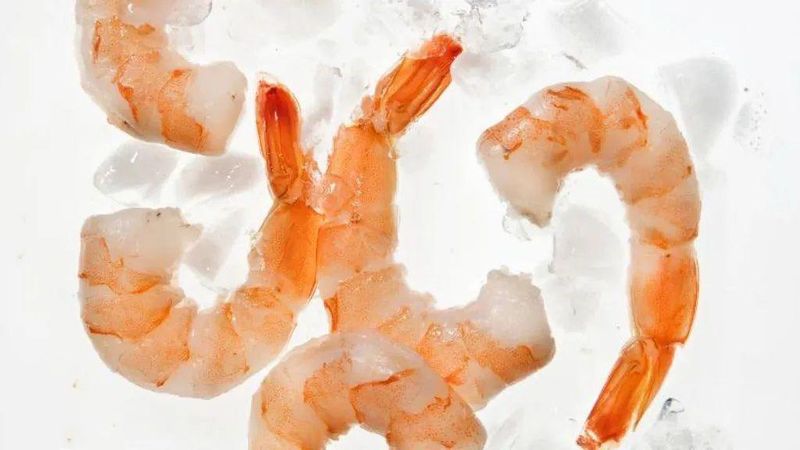 Baik udang beku atau udang segar bisa dipilih sesuai preferensi atau kebutuhan masing-masing. Foto: BBC World