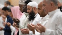 Jumlah jemaah umrah domestik mencapai 8.698.867 orang, 58 persen di antaranya adalah warga negara non-Saudi. Foto: X/@AlharamainSA