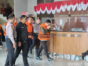 Tampang Wamenaker Noel Nangis Kenakan Rompi Oranye, Kini Tersangka Pemerasan