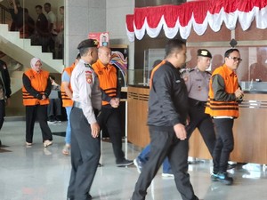 Pakai Rompi Oranye, Wamenaker Immanuel Ebenezer Ditahan KPK!