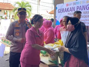 Beras-Minyak Goreng Murah di Pangkalpinang Ludes Diserbu Warga
