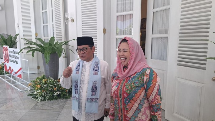 Zannuba Ariffah Chafsoh atau Yenny Wahid bertemu Gubernur DKI Jakarta Pramono Anung di Balai Kota Jakarta, Jumat (22/8/2025).