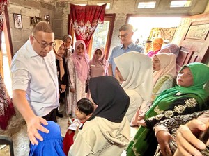 Andre Rosiade Beri Bantuan Rp 25 Juta ke 5 Yatim Piatu di Bungtekab Padang