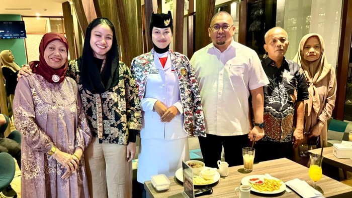 Andre Rosiade bertemu Lulu siswa SMA di Dharmasraya yang jadi anggota Paskibraka Nasional