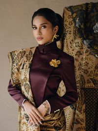 Gaya Azizah Salsha Pakai Baju Tradisional, Kemben Hingga Beskap yang Elegan