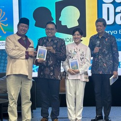 Invisible Cycle dan Salah Sendiri dari Candra Darusman untuk Generasi Muda
