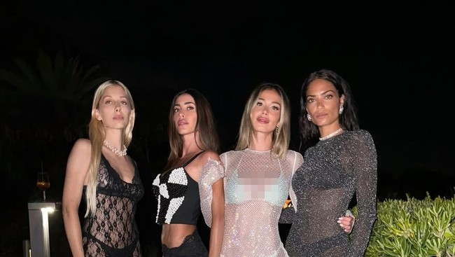 Diletta sendiri tampak tidak mempermasalahkan perdebatan netizen. Sebelumya ibu satu anak itu memang dikenal dengan penampilan seksi dan dianggap body goal. Foto: Instagram Diletta Leotta