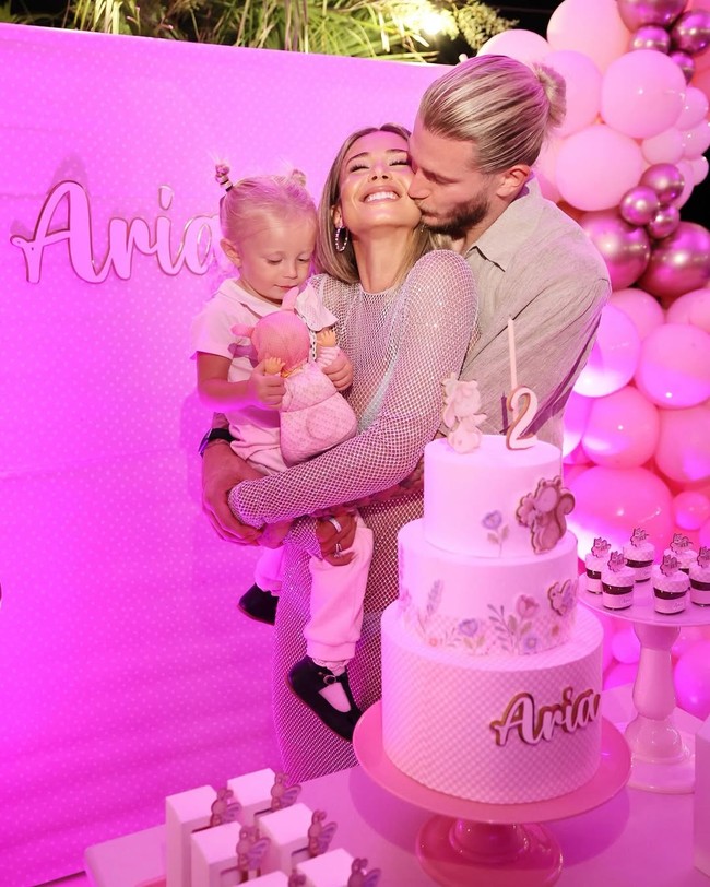 Di kesempatan itu, gaya sang presenter olahraga pun mencuri perhatian ketika mengenakan gaun jaring-jaring yang gemerlapan. Foto: Instagram Diletta Leotta