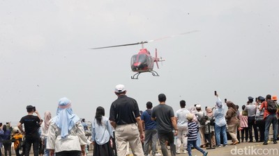 Melihat Pameran Helikopter di Cengkareng Heliport