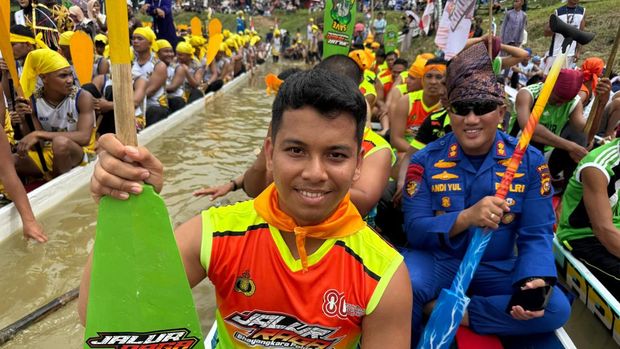 Jalur Raga Bhayangkara Polda Riau ikut meramaikan Pacu Jalur, Sabtu (23/8/2025).