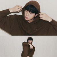 Tak sekadar mempromosikan sportwear, Jin BTS menghadirkan nuansa eksklusif dan elegan untuk brand mendapuknya jadi global ambassador. Foto: dok. Instagram @aloseoul