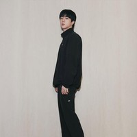 Idol yang dijuluki ‘Worldwide Handsome’ karena ketampanannya itu mulai bergabung dalam keluarga Alo Yoga sejak bulan Oktober 2024, menyusul jejak Jisoo BLACKPINK. Foto: dok. Instagram @aloseoul