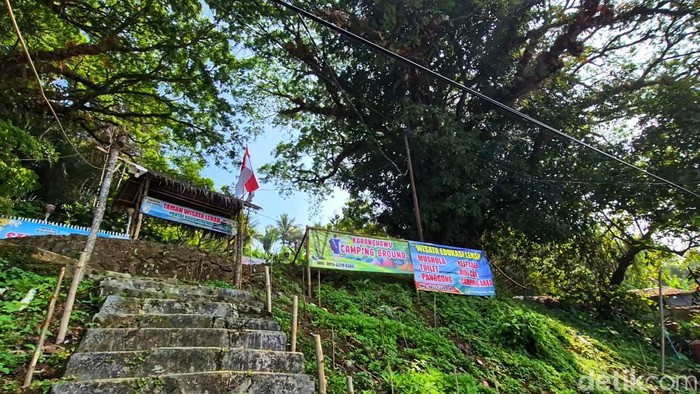Kampung Karanghawu, Desa Cisolok, Kecamatan Cisolok, Sukabumi.