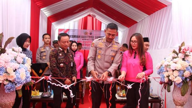 Kapolres Demak AKBP Ari Cahya Nugraha resmikan sumur bor.