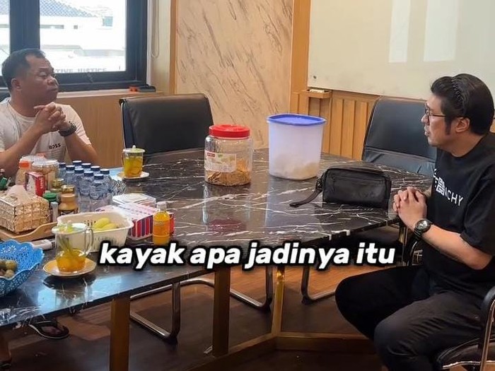Kapolrestabes Surabaya Kombes Lutfhie saat ngobrol sama pelaku