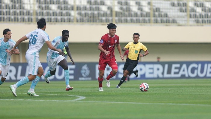 Laga PSBS Biak melawan Persis Solo di Stadion Maguwoharjo, Sleman, Sabtu (23/8/2025).