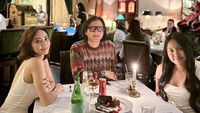 Sosok Lembu dikenal sebagai vokalis band Clubeighties sejak tahun 1998. Ia juga mantan suami aktris Masayu Anastasia. Mereka dikarunia seorang putri. Foto: Instagram lembuwiworojati