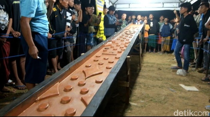 Lomba balap kelereng rayakan HUT ke-80 RI di Probolinggo