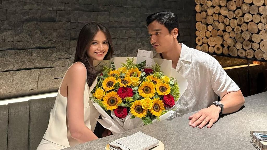 Maudy Effrosina Berbunga-bunga Terus Selama dengan Fadly Faisal