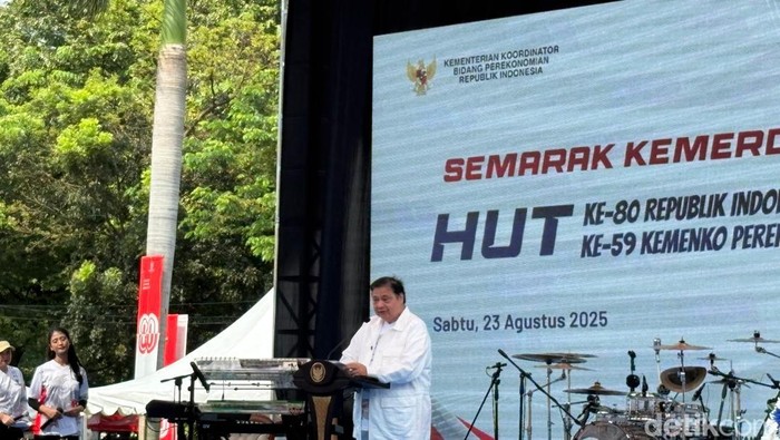Menteri Koordinator Bidang Perekonomian Airlangga Hartarto dalam acara Semarak Kemerdekaan HUT RI ke-80 dan HUT Kemenko Ekonomi ke-59 di Kemenko Perekonomian, Jakarta Pusat, Sabtu (23/8/2025).