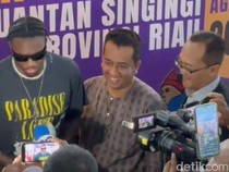 Tiba di Pekanbaru, Melly Mike Siap Guncang Pacu Jalur di Kuansing