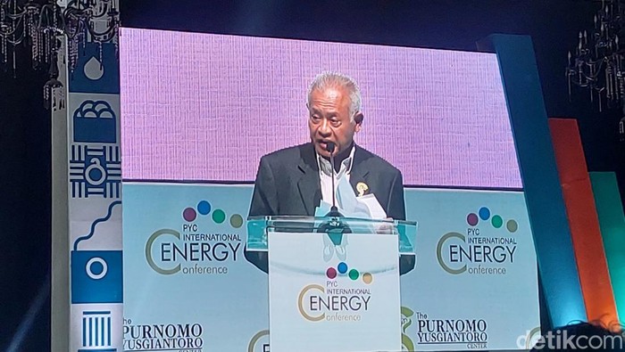 Penasihat Khusus Presiden Bidang Energi Purnomo Yusgiantoro dalam PYC International Energy Conference 2025 di Hotel Indonesia Kempinski, Jakarta Pusat, Sabtu (23/8/2025).
