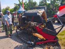 Pikap Sound Karnaval Tertabrak Kereta Api di Pasuruan
