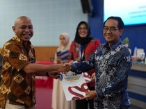 LPS Unhas Serahkan Sertifikat Kompetensi ke 78 Asesor Baru