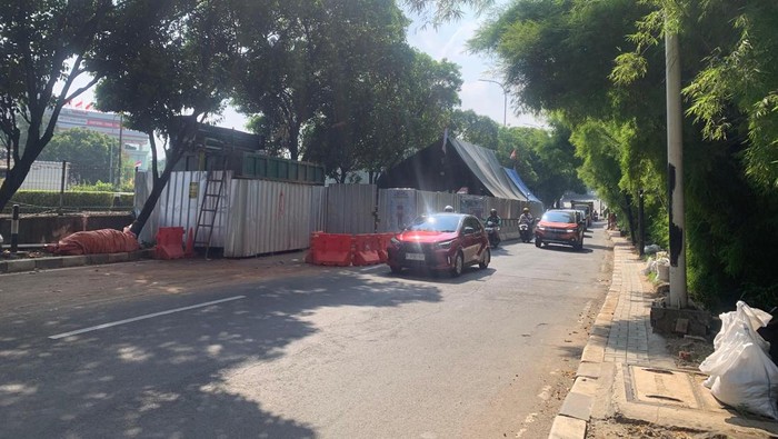 Sejumlah warga merasa khawatir dengan rencana alih fungsi trotoar TB Simatupang untuk mengatasi macet.