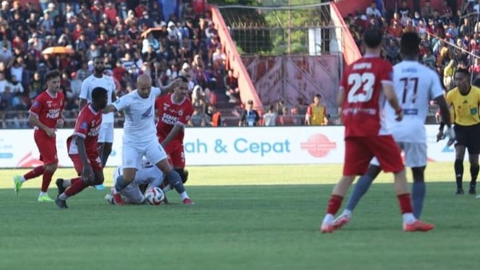 Semen Padang Vs PSM Makassar berkahir imbang dalam laga Super League di Stadion H Agus Salim.
