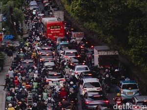 Alih Fungsi Trotoar Demi Atasi Macet TB Simatupang, Hak Pejalan Kaki Dikorbankan