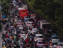 Alih Fungsi Trotoar Demi Atasi Macet TB Simatupang, Hak Pejalan Kaki Dikorbankan