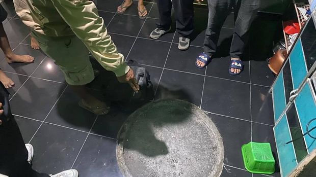 Septic tank tempat mayat Nurminah dicor oleh pacarnya, Sabtu (23/8/2025).