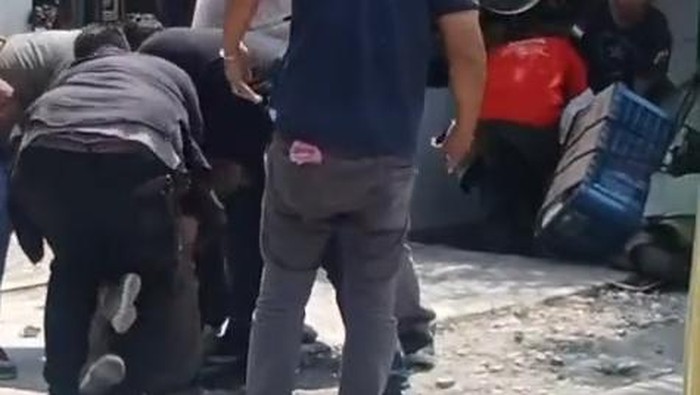 Sopir truk dikeroyok di Bojonegoro