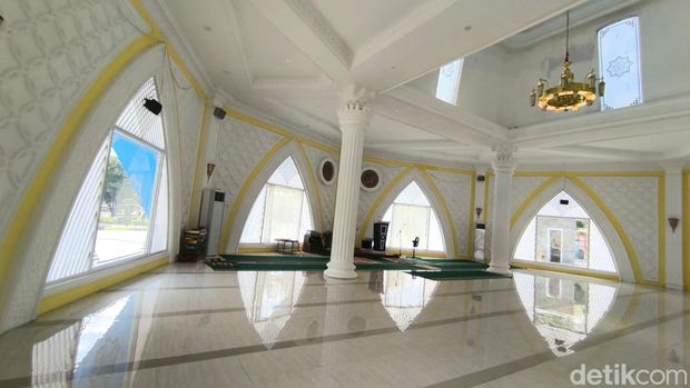 Suasana Masjid Raharja Khoirul Ummah Majalengka