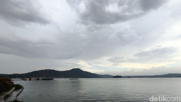 Suasana Waduk Darma Kuningan.