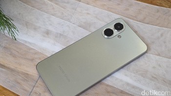 Ini Tecno Spark Go 2 warna Titanium Grey. Foto: Adi Fida Rahman/detikINET