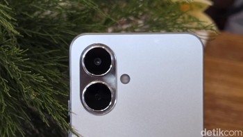 Di sektor fotografi, Spark Go 2 membawa kamera utama 13 MP yang mendukung HDR dan perekaman video Full HD 30fps. Sementara kamera depannya beresolusi 8 MP, cocok untuk selfie dan video call. Walau tergolong entry-level, hasil fotonya diklaim tajam dan cerah untuk kebutuhan media sosial. Foto: Adi Fida Rahman/detikINET