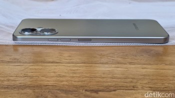 Ketebalannya 8,25 mm. Foto: Adi fida Rahman/detikINET