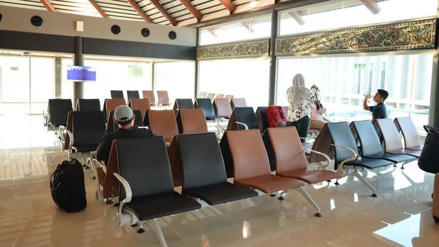 Terminal 1C Bandara Internasional Soekarno-Hatta kembali beroperasi pada Jumat (22/8) setelah direvitalisasi. Revitalisasi Terminal 1C dinaungi oleh Kantor Otoritas Bandara Wilayah I Kelas Utama.